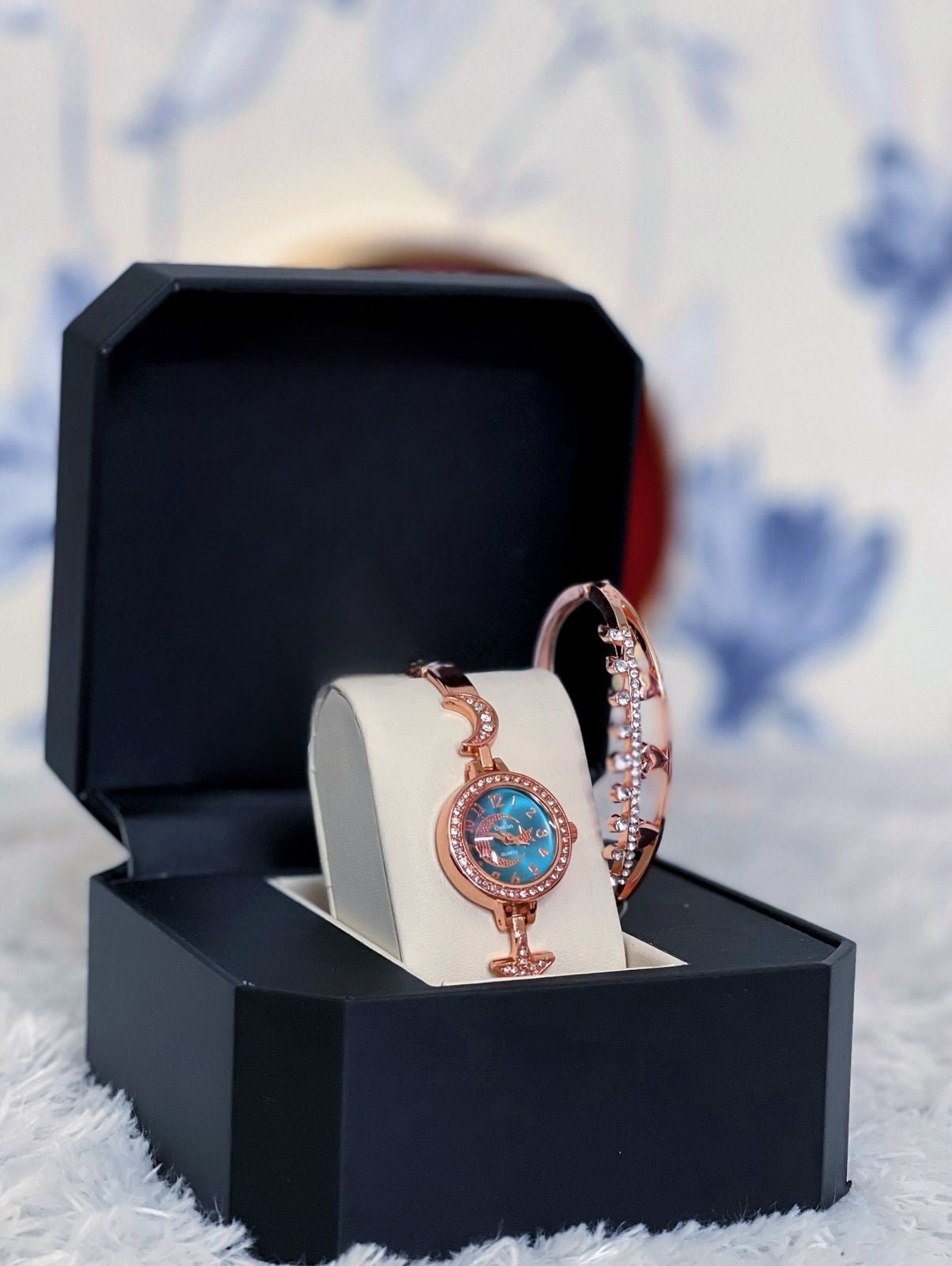 Women’s Premium Rose Gold Watch & Sparkling Bracelet Set - ROYAL MIRAR